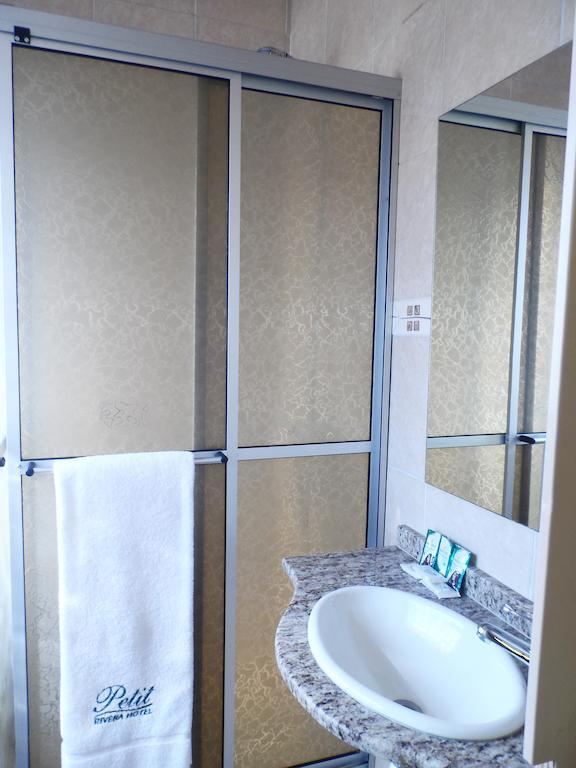 Petit Rivera Hotel Bilik gambar